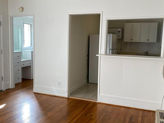 4th image of 1122 N Gardner St #7