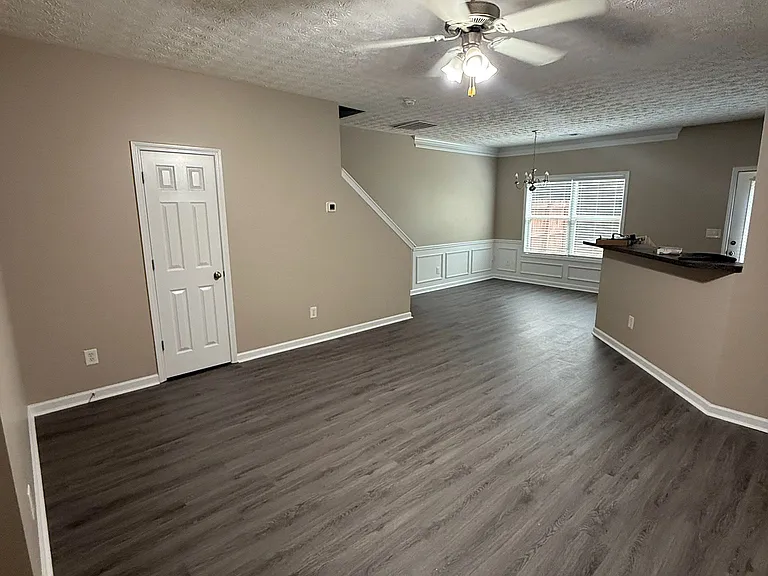 518 Oakside Pl — Photo 3