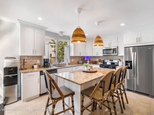 56 Barberie Avenue, Highlands, NJ 07732