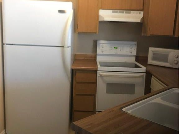 3rd image of 480 Elm Dr Unit 205