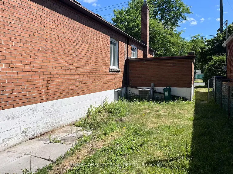 936 Pharmacy Ave — Photo 22