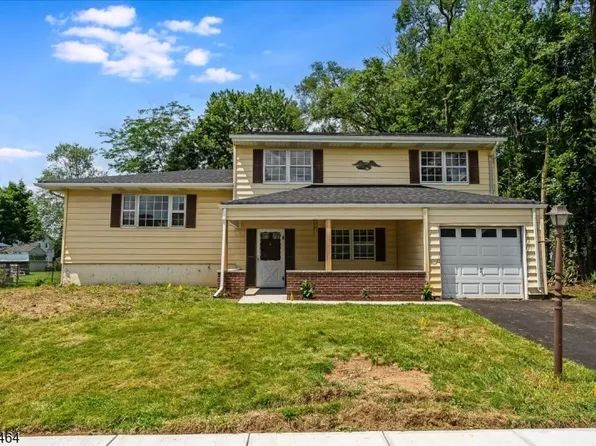 125 Clover Hill Dr, Mount Olive Twp., NJ 07836