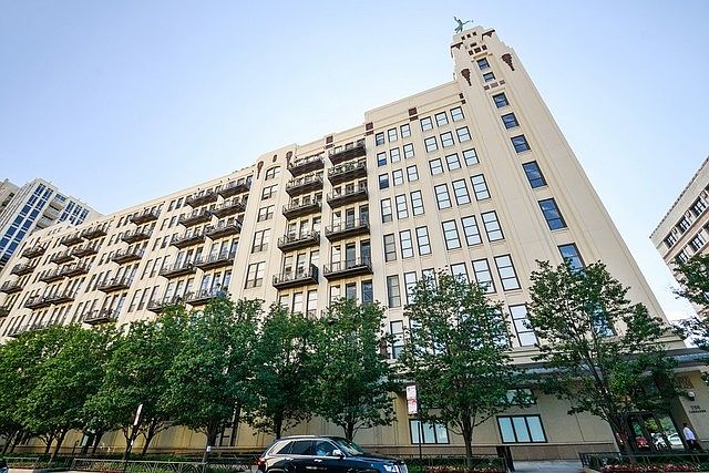 1st image of 758 N Larrabee St APT 723
