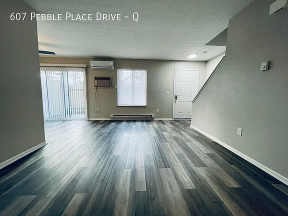 3rd image of 607 Pebble Place Dr #Q