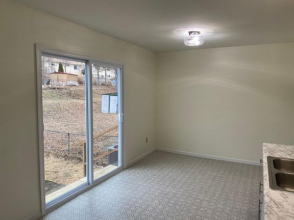 5th image of 3030 Lyme St