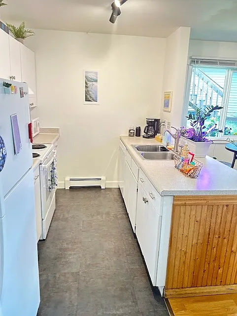 2 bed, 1010 sqft, $2,400 — Photo 2