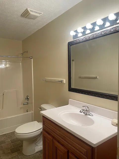 3 bed, 1144 sqft, $1,200 — Photo 2