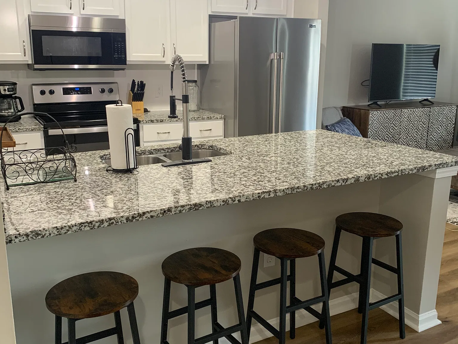 4 bed, 1920 sqft, $4,600 — Photo 3