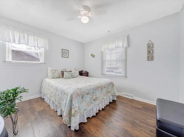 4755 Golfview Dr NE, Roanoke, VA 24019