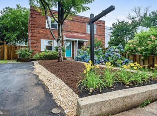 828 S Irving St, Arlington, VA 22204