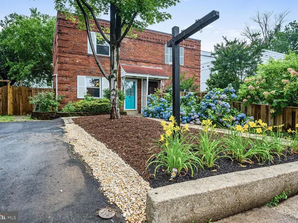 828 S Irving St, Arlington, VA 22204