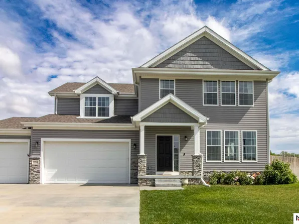 10348 White Pine Rd, Lincoln, NE 68527