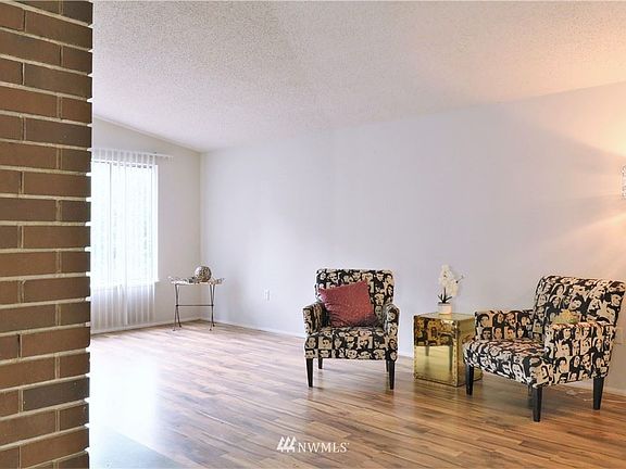 5th image of 4022 Dover Ct SE