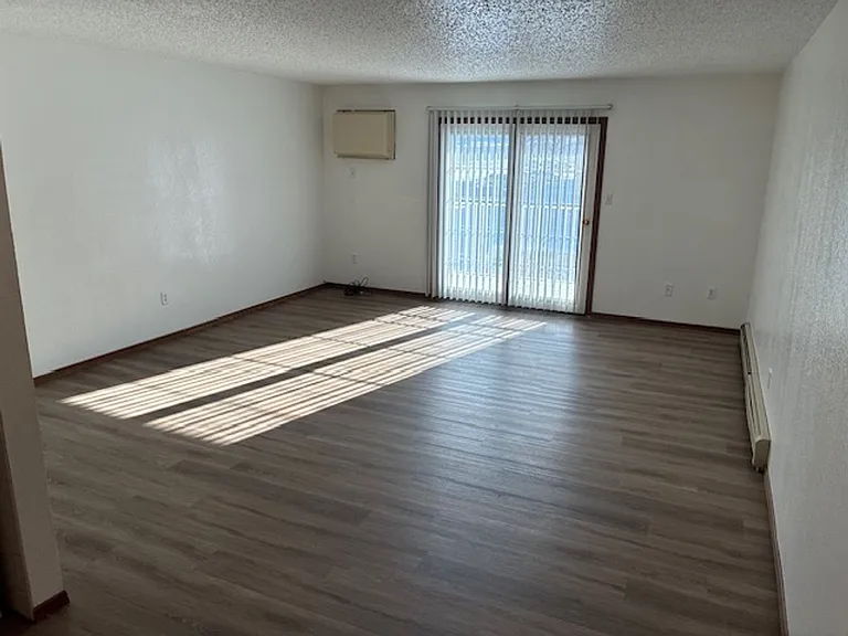 1720 N Grandview Ln — Photo 1