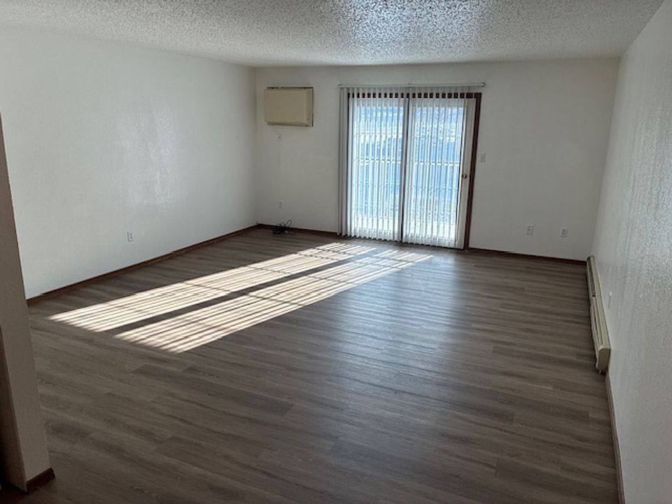 1st image of 1720 N Grandview Ln #204