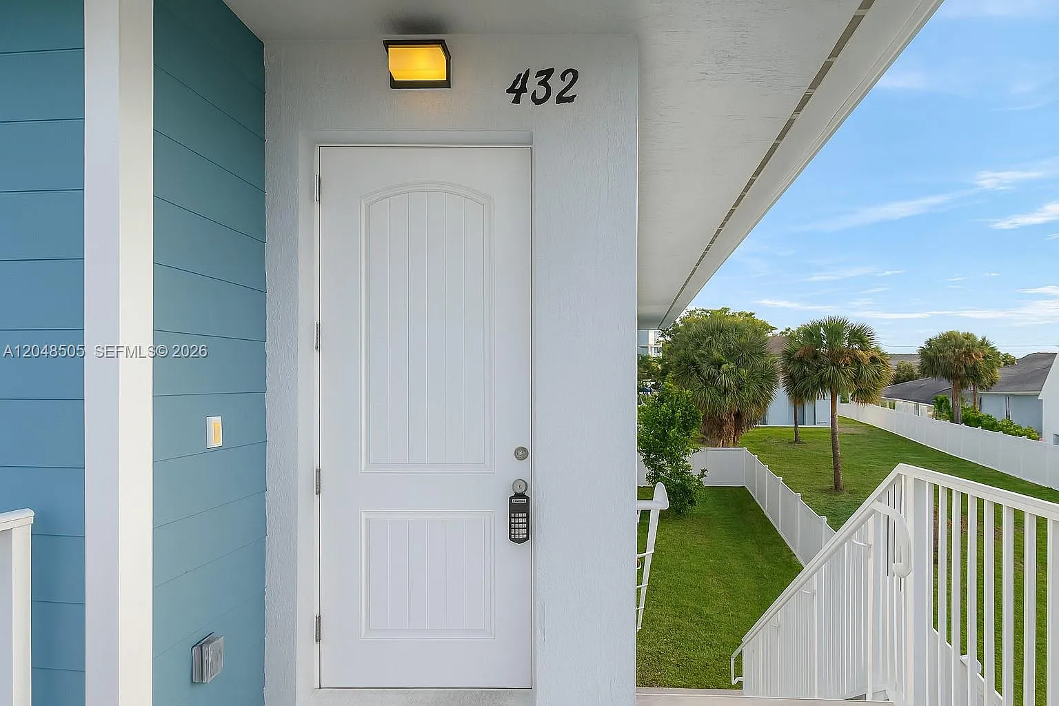 3 bed, 2.0 bath, 1382 sqft, $2,400 — Photo 2