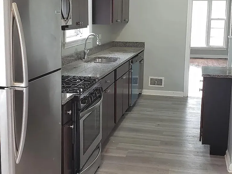 128 Morris Ave — Photo 4