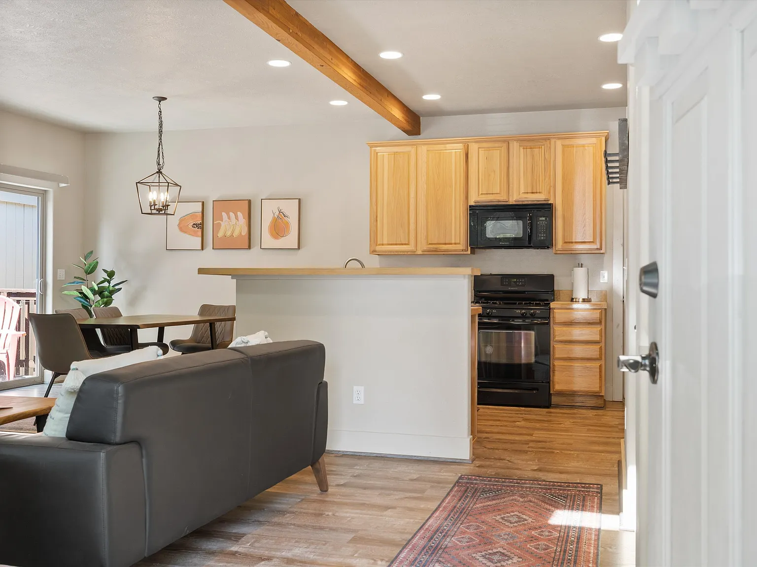 3 bed, 2.5 bath, 1504 sqft, $3,200 — Photo 4