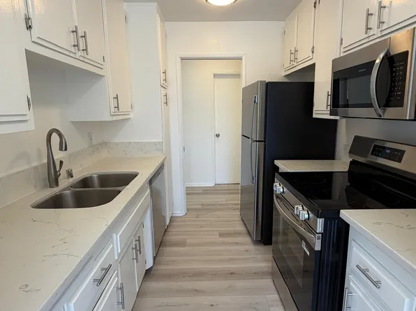 8725 Clifton Way, Beverly Hills, CA 90211