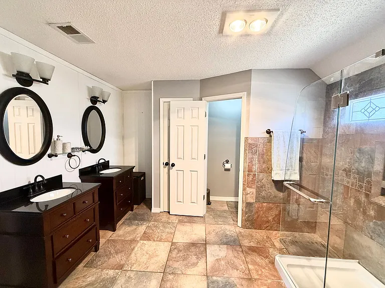 636 Sydney Bender Ln — Photo 17