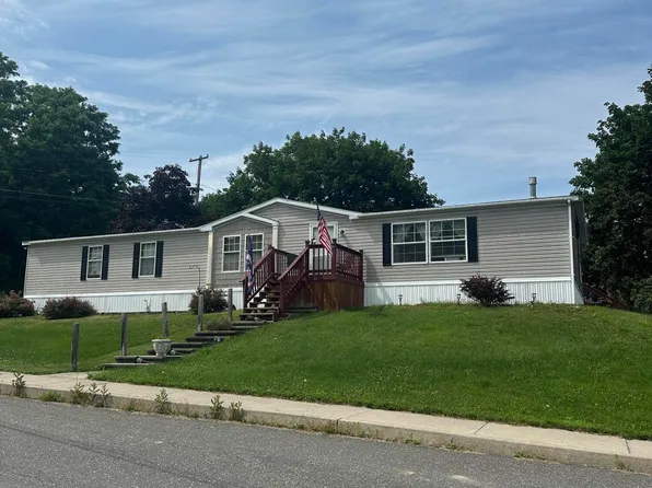 28 Elizabeth St, Port Henry, NY 12974