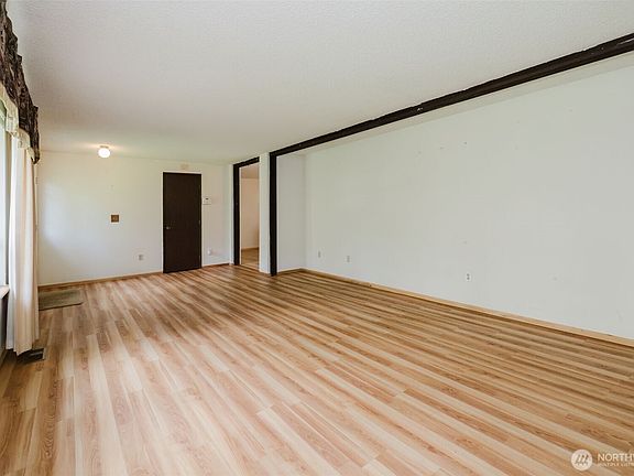 5th image of 26217 Edgewater Place NW