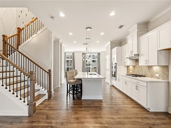 4th image of 615 Fairview Cir