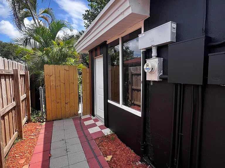 2815 Madison St — Photo 1