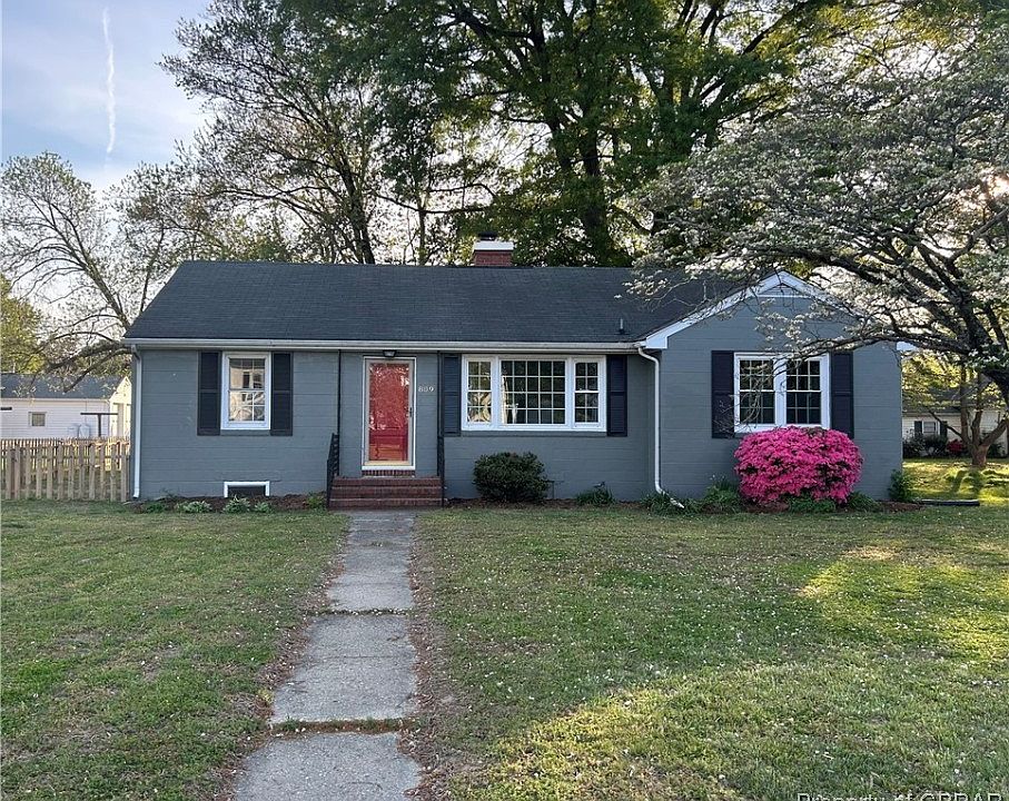 1st image of 809 Essex St