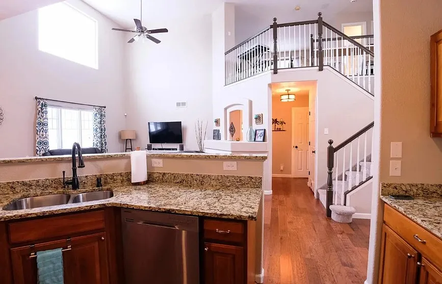 5 bed, 2821 sqft, $3,495 — Photo 3
