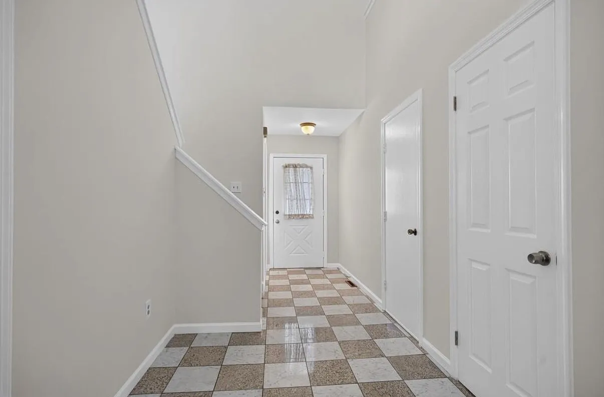 3 bed, 2.5 bath, 1863 sqft, $2,950 — Photo 2
