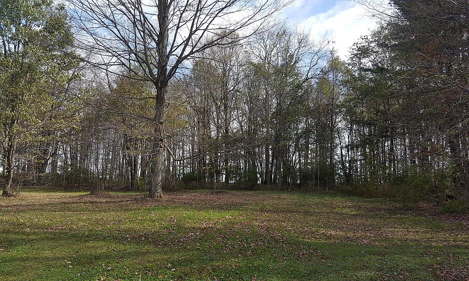 2nd image of 139 N Hollow Hts