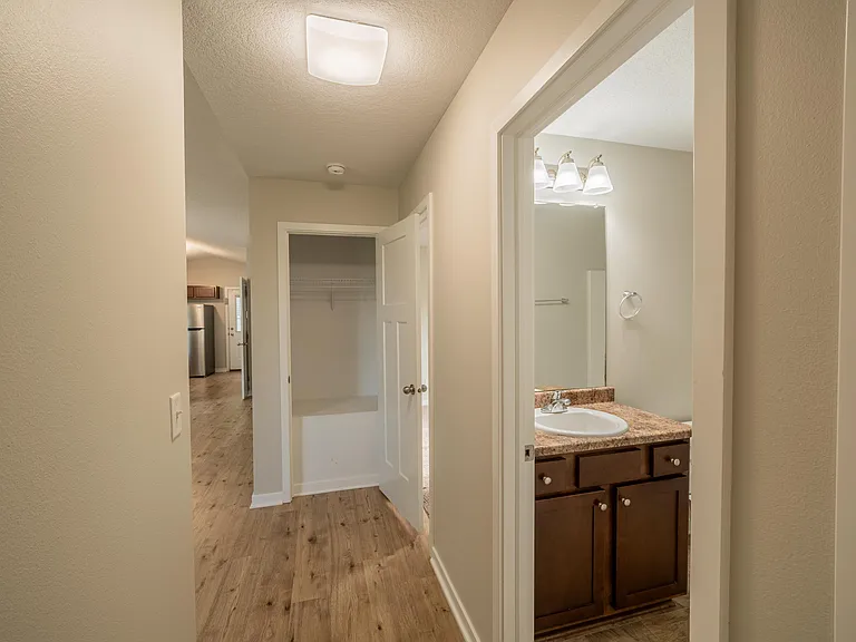 311 E Diehl Ave — Photo 9