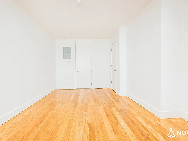 33 Montrose Ave #2R — Photo 5