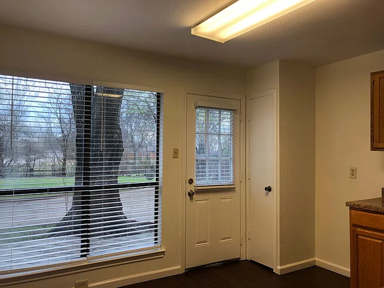 208 E Denton Dr — Photo 9