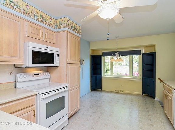 4th image of 1828 E Wood Ln