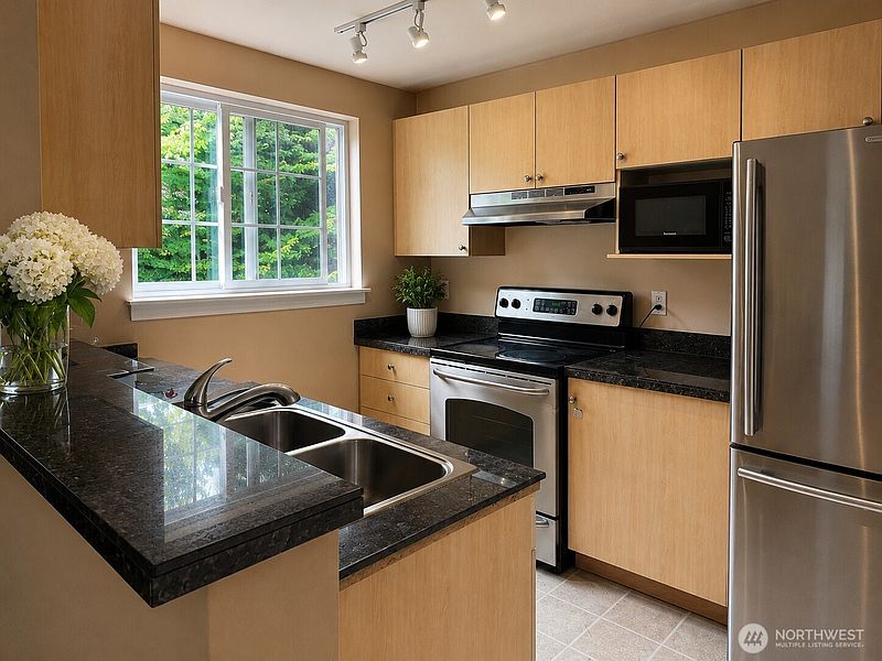 5th image of 10605 SE 261st Place #D302