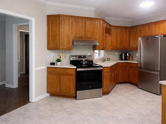 3rd image of 2121 Prospect Rd