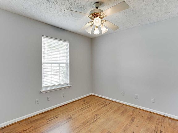 5th image of 3780 Charlton Ives Dr