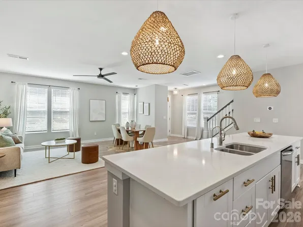 111 Cranford Dr, Pineville, NC 28134
