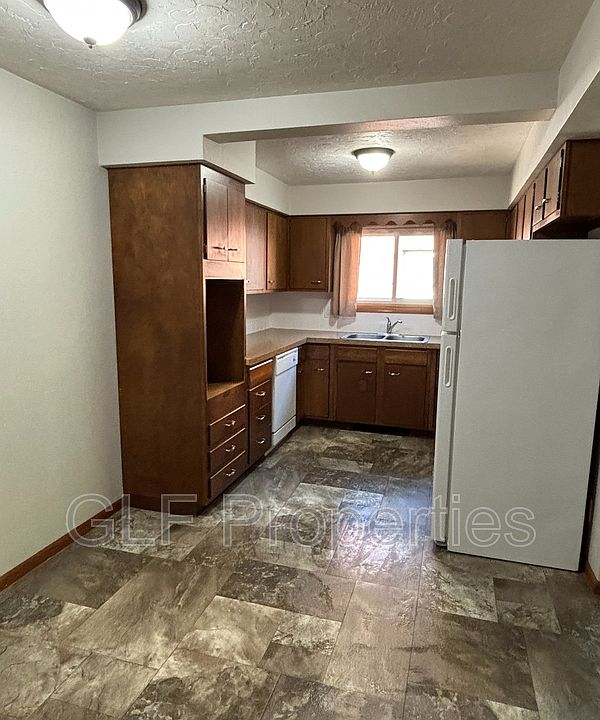 1st image of 231 N 1st St APT 4
