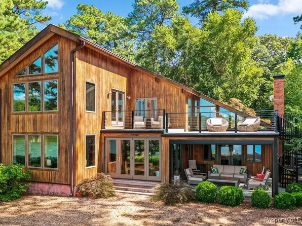 1106 Monarch Shores Rd, Kilmarnock, VA 22482