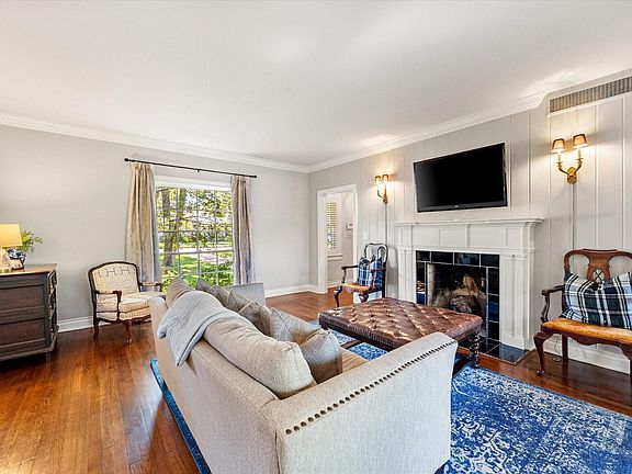 3rd image of 1808 Maplewood Ave