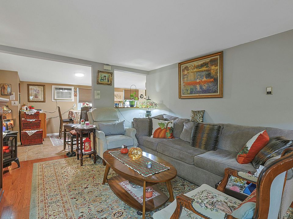 1st image of 169 Sickles Ave