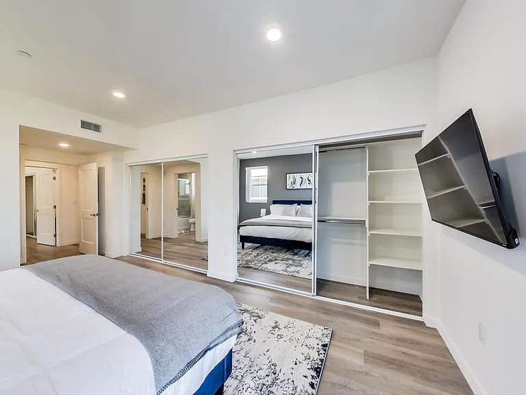 11616 Burbank Blvd #Penthouse 2 — Photo 15
