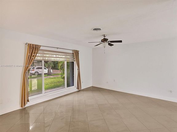 4th image of 6924 Willow Ln