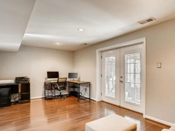 5 Sandstone Ct, Baltimore, MD 21236