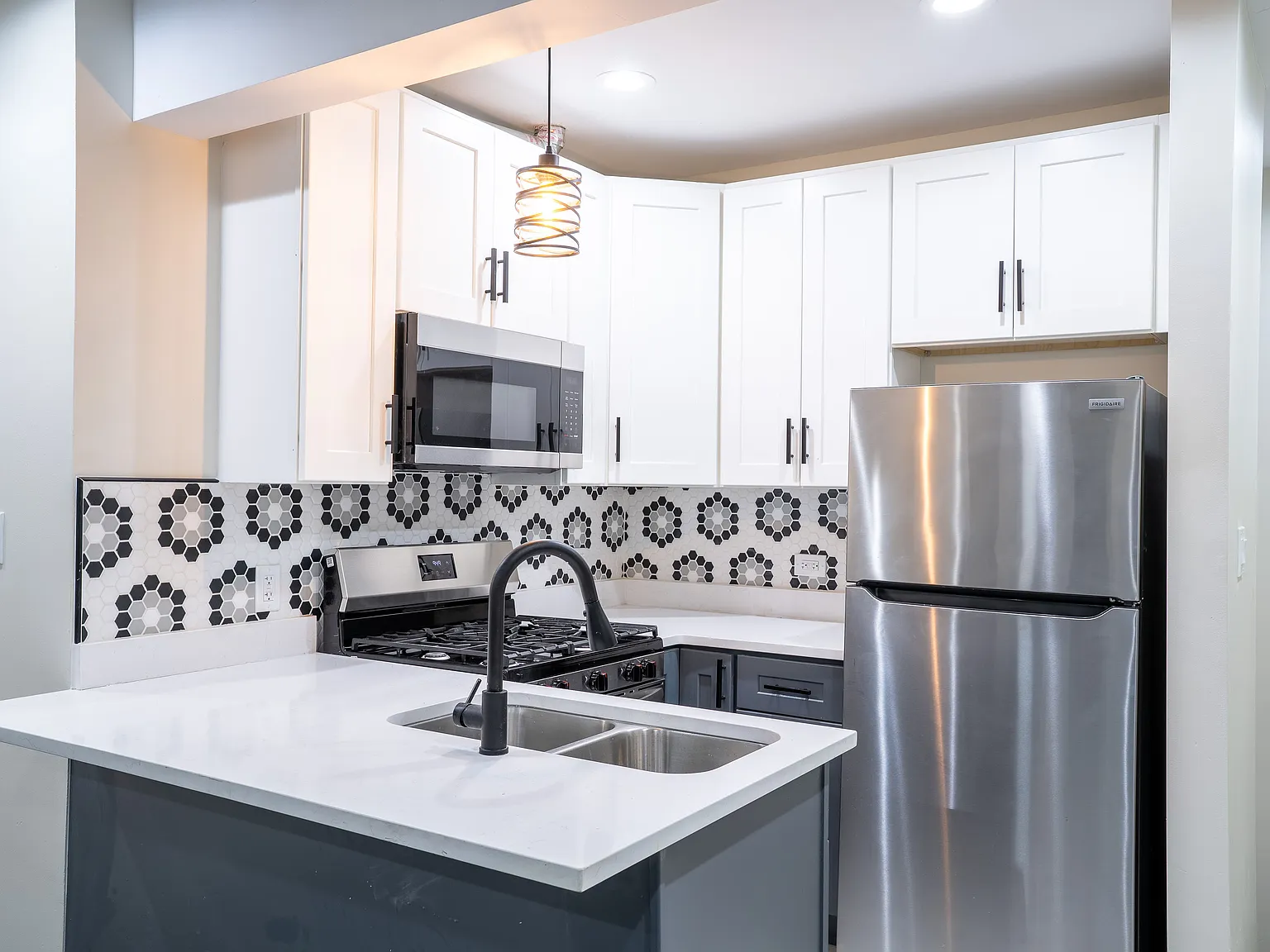 4 bed, $2,700 — Photo 4