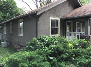 6633 Tracy Ave, Kansas City, MO 64131