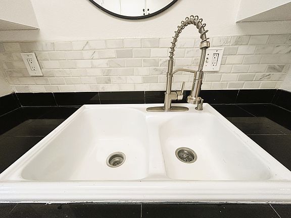 5th image of 1040 W Macarthur Blvd APT 144